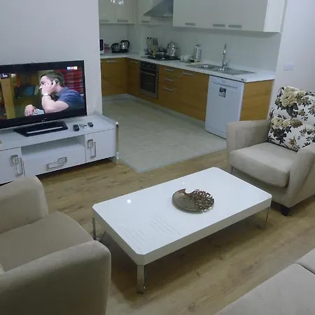 Emerald Green Apartment *